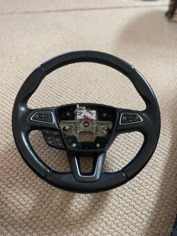 Volant Focus Mk3 Face - 4