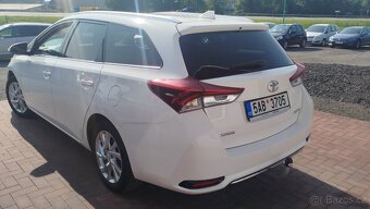 Toyota Auris 1.6 vvti. Rok 2015 - 4