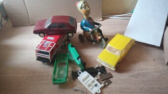 Mix hraček plus vraky - 4