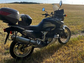 Africa Twin 750 - 4