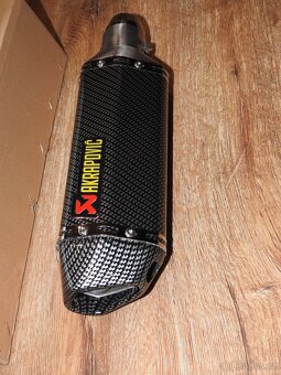 Laděný výfuk Akrapovič carbon Nový - 4