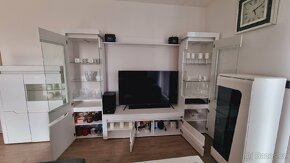 TV STOLEK BÍLÝ LESK - 4