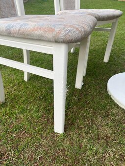 Oválný stůl + 4 polstrované židle - 4