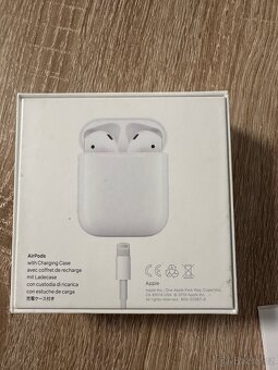 Prodávám obal od sluchátek AirPods - 4