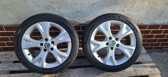 Alu kola r17 5x112 škoda, letní 225/45 - 4
