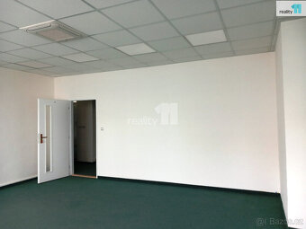 Pronajmeme kancelář – 30 m² v administrativní budově se služ - 4