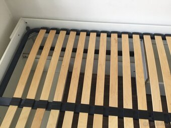 Postel (200x140) a komoda (70x40) - 4