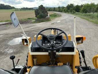 Kloubový nakladač Komatsu - 4