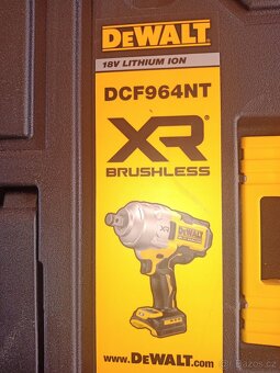 DeWALT DCF964NT Aku rázový utahovák - 4