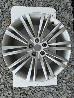 2x Disky na pneu - Škoda CANOPUS 8x19 5x112 ET44 - Stříbrná - 4