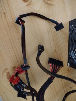 pc zdroj 650W Chieftec APS-650C 650W - 4