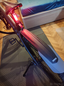 Trek Marlin 6 XL – 29" kola – výborný stav + doplňky - 4