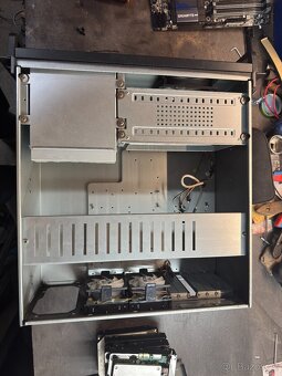 Skříň serverová - 4