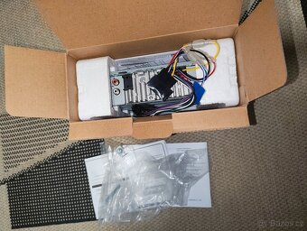 Pioneer MVH-S320BT - 4