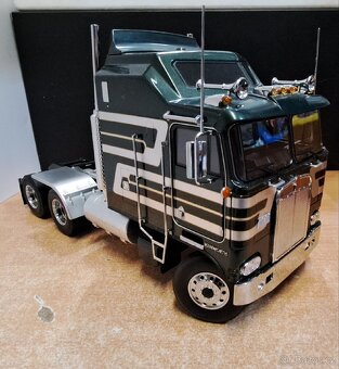 Model kamionu KENWORTH K100 1976, 1:18 - 4