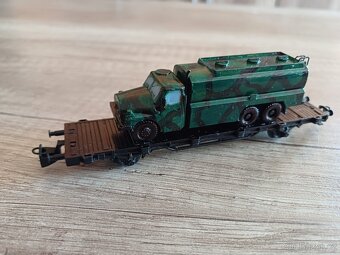 Vagony s armádní technikou TT - 4