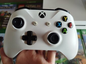 Xbox One S 1TB + 9 her + 2 ovladače - 4