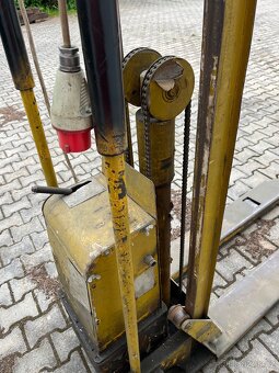 Prodám vysokozdvižný ruční elektrický vozík - 4
