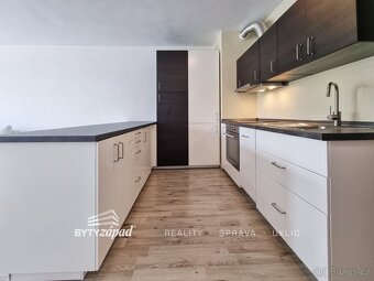 Pronájem prostorného a slunného bytu 2+kk o velikosti 80 m2 - 4