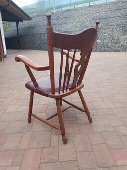 Polstrované křeslo - 4