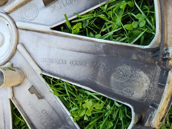 Poklice Originální VW 16" - 4