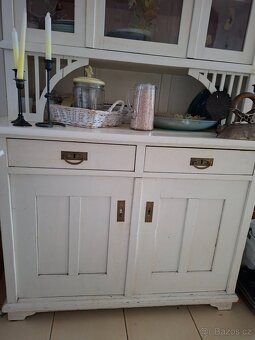 Starožitná kredenc - 4