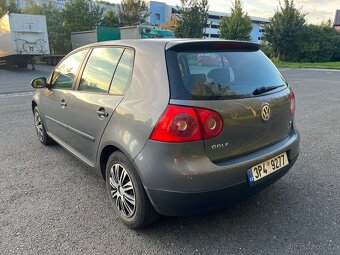VW Golf 5 1.6 - 4