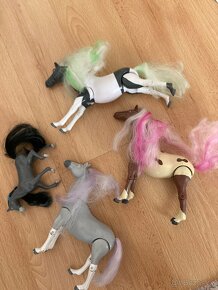 Horseland 4 koně a boxy. - 4