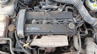 Ford Escort na náhradní díly, výřez karoserie - 4