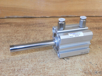 Dvojčinný pneumatický válec AirTAC 25x30 - 4