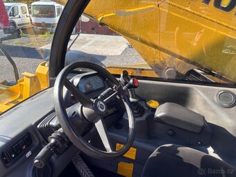 Prodám teleskopický Nakladač New Holland - 4