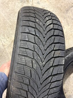 Prodám zimní pneu 215/55 r17 - 4