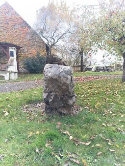 Solitérní kamen na zahradu. - 4