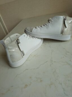 Dámské kožené bílé kotníkové boty Baťa 38 - 4