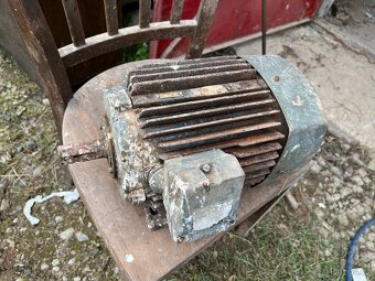 Elektromotory + dalsi - 4