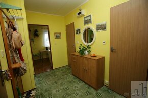 Prodej hezkého bytu 3+1 v rodinném domě v klidné části Tepli - 4