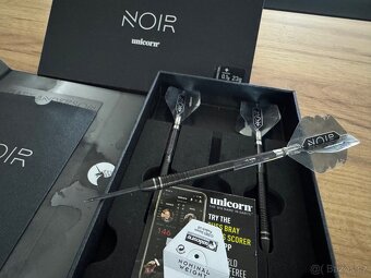 Prodám šipky UNICORN GARY ANDERSON NOIR PHASE 6 90%23g - 4
