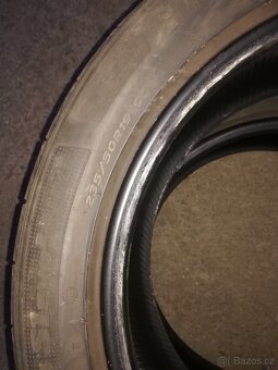 235/50R19 - 4