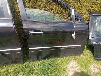 MERCEDES ML W164 DVEŘE P.P. A P.Z. ČERNÉ BEZ REZU - 4