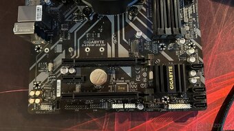 GIGABYTE B450M DS3H + Ryzen 3 PRO 1200 (4C/4T) - 4