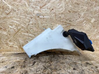 NÁDOBKA OSTŘIKOVAČŮ AUDI A5 8T 8T0955453C - 4