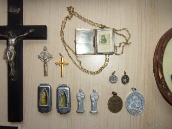 STARÉ NÁBOŽENSKÉ PAMÁTKY, ŠKAPULÍŘ, KŘÍŽ, KROPENKA, MADONKA - 4