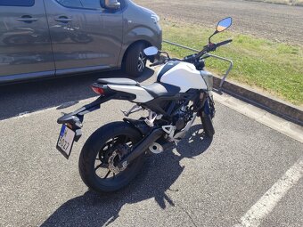 Honda CB125R rok 2020 bílá perleť pouze 8700KM - 4