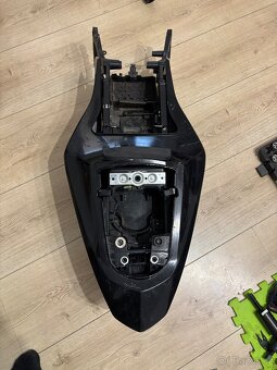 Podsedadlovy ram a plast na Suzuki Gsxr 1000 03-04 - 4