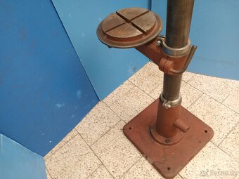 Sloupek s podstavcem ( Sloupová vrtačka ). - 4