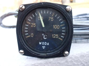 Prodám budík teploměru a tlaku oleje - 4