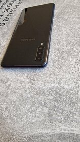Samsung Galaxy A7 2018 Top stav jako nový - 4