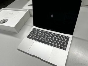 Macbook Pro 13" 2017, 2,3 GHz Dvoujádrový Intel Core i5 - 4