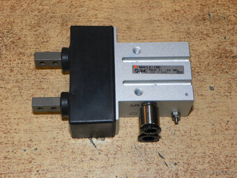 Paralelní pneumatické chapadlo SMC MHK L2-16 D - 4