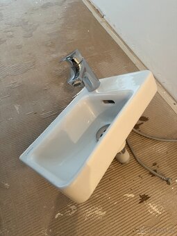 Umývátko Laufen s baterií HansGrohe - 4
